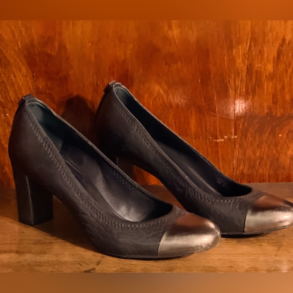 Tory Burch black gray pumps shoes cap toes 8.5